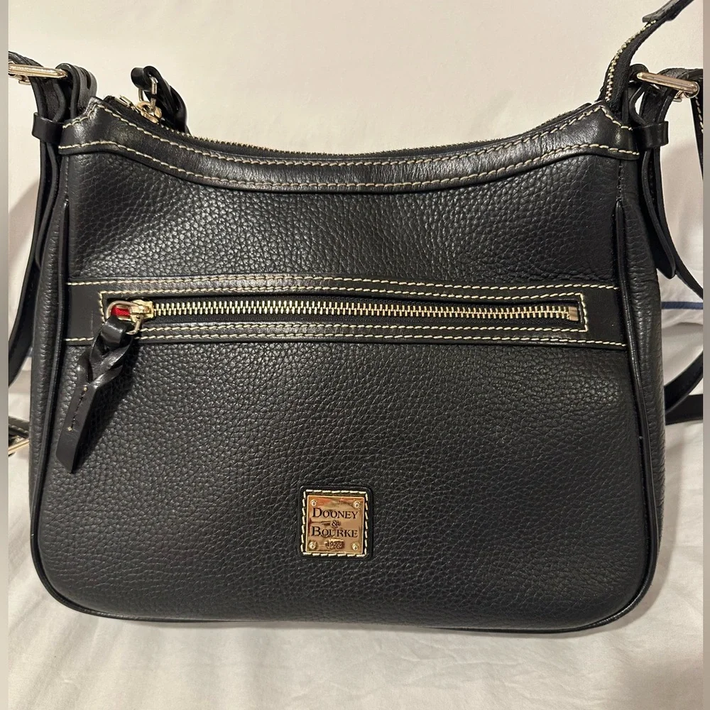 Dooney and Bourke ladies purse - Picture 2 of 7